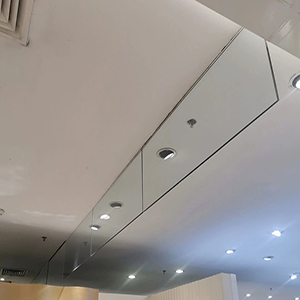 擋煙垂壁作用(圖1) 防火玻璃式擋煙垂壁.jpg