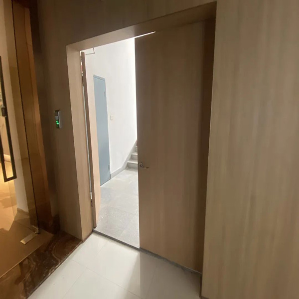 防火門怎樣選擇(圖1) 防火門木質.jpg